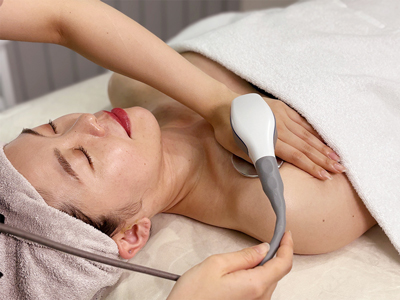 インディバ施術の様子2